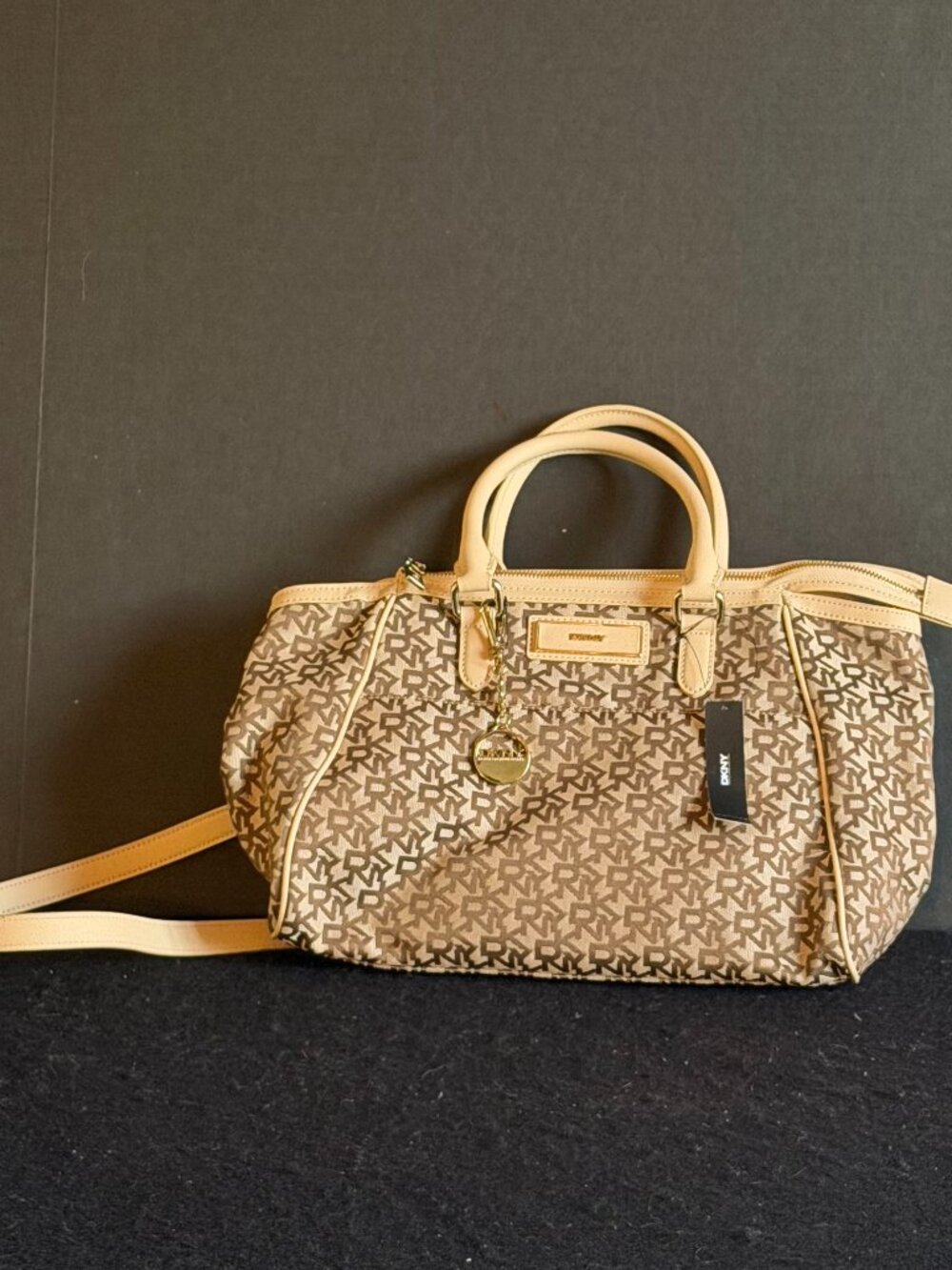 **NEW**DKNY Tan/Brown Shoulder/Crossbody Purse w/Adjustable Strap
